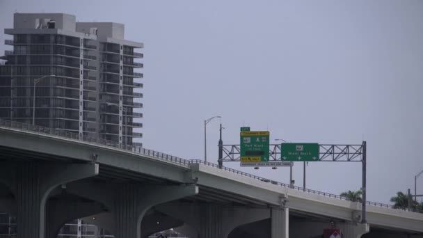 Miami Arthur Causeway Mostní Značky — Stock video