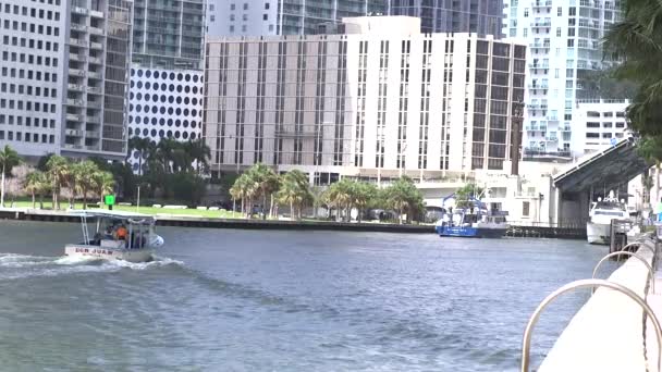 Small Boat Drawbridge Miami Background — ストック動画