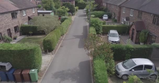 Landing Een Dorpsstraat Neergeschoten Een Straat — Stockvideo