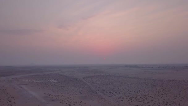 Prachtig Drone Shot Van Woestijn Bij Zonsondergang Locatie Dubai Camera — Stockvideo