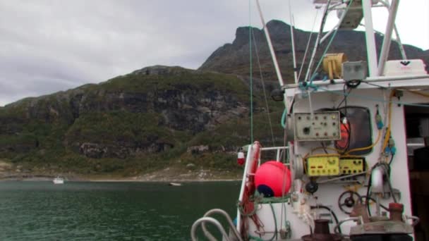 Panning Shot Fishing Boat Smaller Boats Port Side Shore View — Stock Video