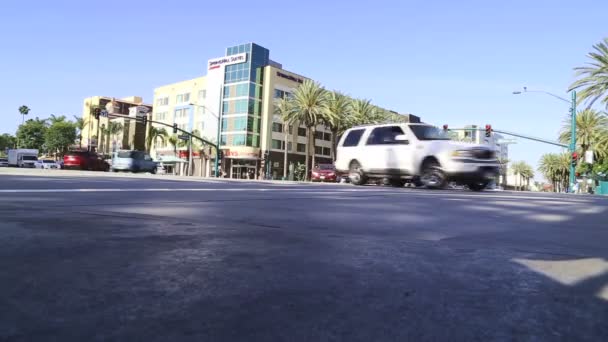 Zeitraffer Einer Großen Kreuzung Anaheim Kalifornien Der Nähe Von Disneyland — Stockvideo