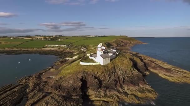 Der Point Lighthouse Von Roche Befindet Sich Eingang Zum Hafen — Stockvideo