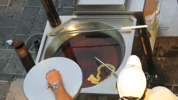 Alora España Agosto 2018 Man Cooking Churros Feria Local Andalusian — Vídeos de Stock