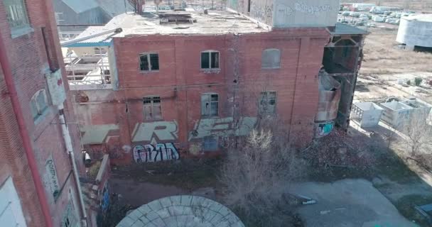 Verlaten Suikermolen Vol Graffiti Gezien Vanaf Een Drone — Stockvideo