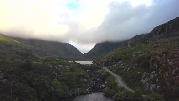 Flygdrönare Flyger Till Dunloe County Kerry Ireland — Stockvideo