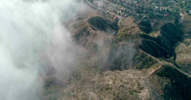 Vista Aérea Nuvens Densas Nas Montanhas Burbank Câmara Lenta — Vídeo de Stock