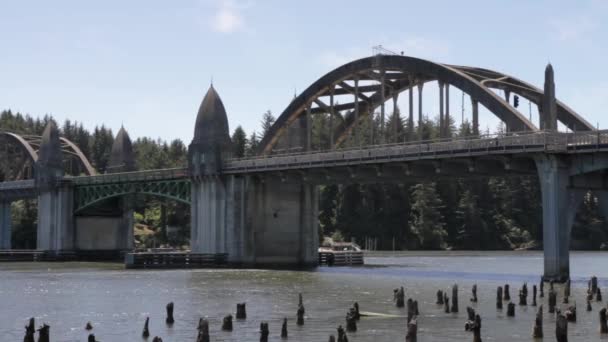 Ponte Sobre Rio Siuslaw Florença Oregon — Vídeo de Stock