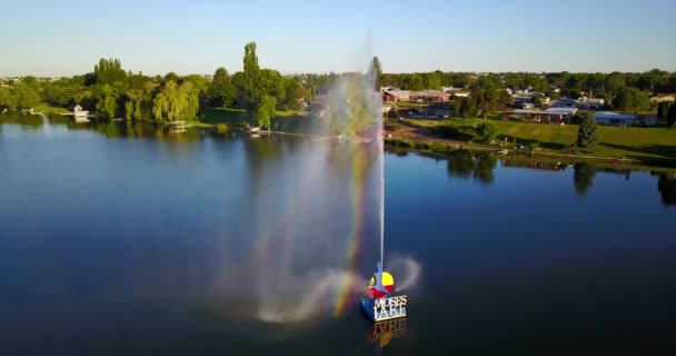Aerial Video Fountain Moses Lake Washington Sunny Day Blue Sky — Stock Video