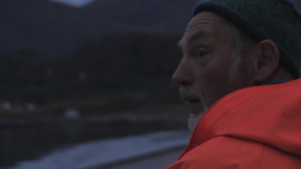 Als Schemering Nadert Visser Zien Met Stad Lofoten Achtergrond — Stockvideo