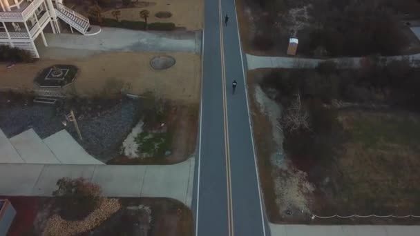 Luftaufnahmen Vom Radfahren Strand Hause — Stockvideo