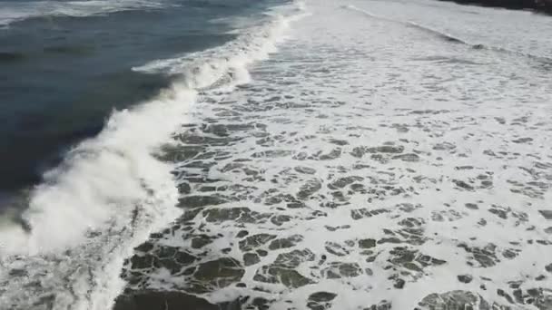 Волны Береговой Линии — стоковое видео