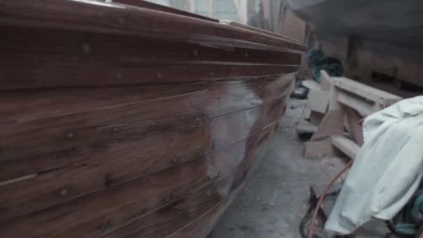 Holzsegelboote Enthüllen Bugklinker — Stockvideo