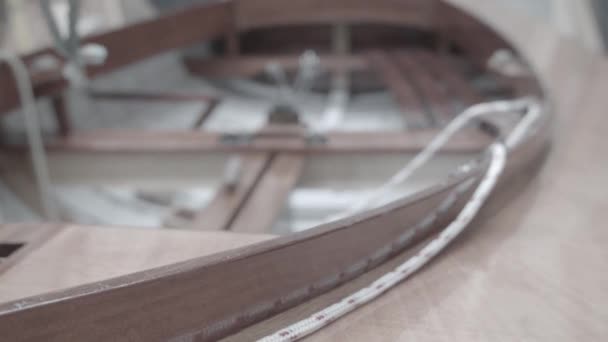 木製の帆船のリギングインテリア — ストック動画