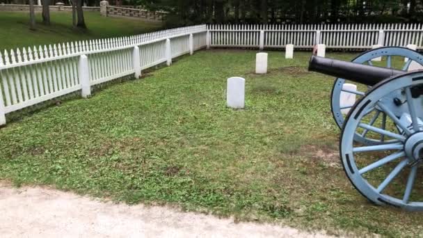 Välskött Antik Kyrkogård För Soldater Mackinac Island Michigan Usa Ett — Stockvideo