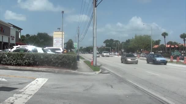 ケンドール地域のマイアミの道路の主な動脈の一つ — ストック動画