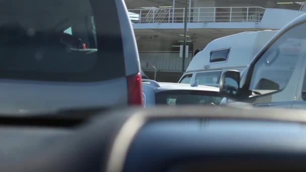 Venter Bord Færge Der Tillader Biler – Stock-video