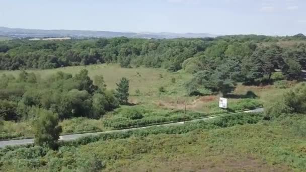 Vista Del Cielo Carretera Que Atraviesa Paisaje Natural Woodbury Inglaterra — Vídeo de stock