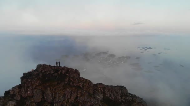 Drone Shot Couple Standing Top Mountain Festvgtind Lofoten Norway — Stock Video