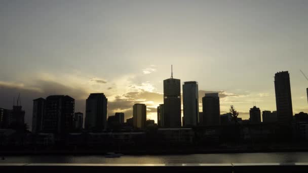 Timelapse Van Zonsondergang Boven Brisbane Rivier Met Wolken Achtergrond — Stockvideo