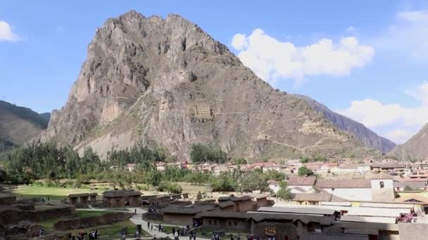 Ένα Βουνό Μια Πόλη Από Κάτω — Αρχείο Βίντεο