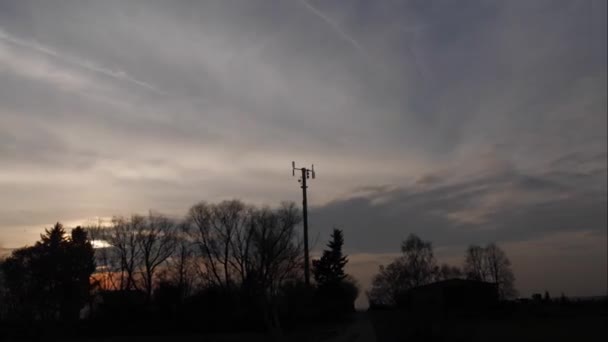 Hiperlapso Céu Por Sol Com Pilão Como Ponto Focal Árvores — Vídeo de Stock