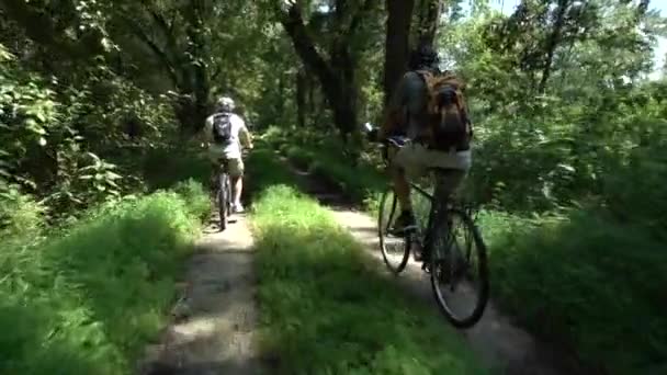 Teenager Fahrräder Neben Seinem Großvater Canal Einem Nationalpark Maryland Potomac — Stockvideo