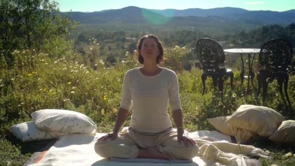 Exercice Méditation Respiration Dans Nature Verte Sur Ibiza — Video