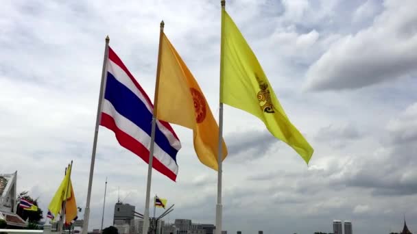 Wat Arun Bandeira Voadora — Vídeo de Stock