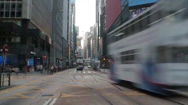 Timelapse Hong Kond Cruce Calle Del Centro Con Tranvías Autobuses — Vídeos de Stock