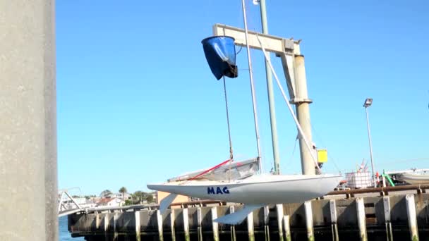 Barco Siendo Bajado Agua — Vídeos de Stock