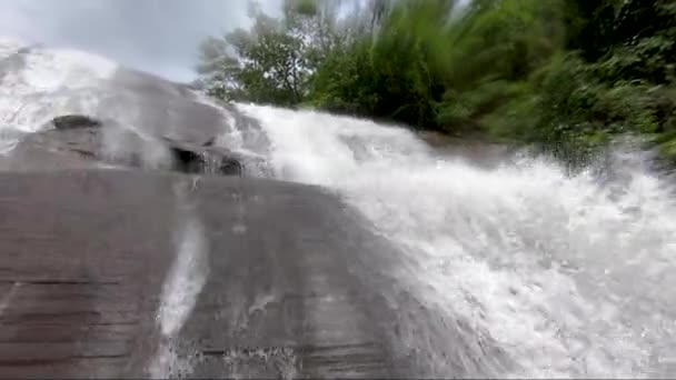 Pie Junto Cascada Jet Bueng Kan Tailandia — Vídeos de Stock