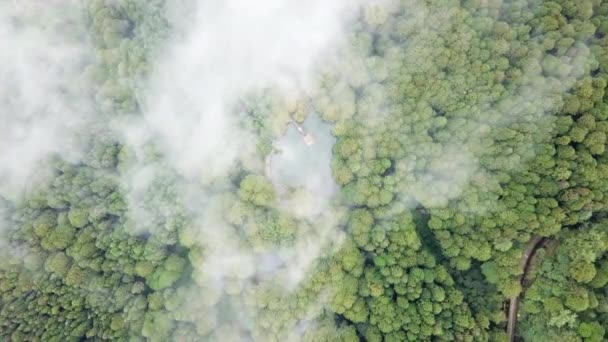 Disparo Aéreo Las Nubes Sobre Lago Azul Alishan Taiwán — Vídeos de Stock