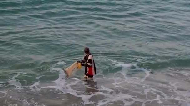 在塞内加尔非洲使用渔网捕鱼 — 图库视频影像