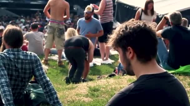 Jovem Sexo Masculino Festival Noruega — Vídeo de Stock