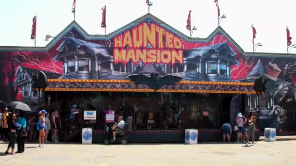 Casa Spettrale Haunted Mansion Una Fiera Della Contea — Video Stock