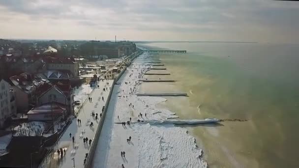 Mavic Pro Filmado Costa Zelenogradsk Durante Inverno Gelo Neve Cobrindo — Vídeo de Stock