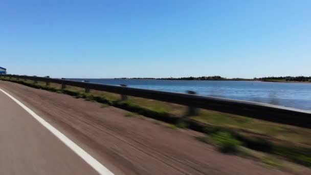 Conduite Sur Route Campagne Long Front Mer Passant Par Marché — Video