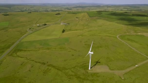 Englische Landschaft Windturbinen Windmühlen — Stockvideo