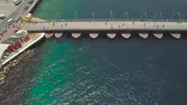Беспилотник Летит Моста Королевы Джулианы Открывая Прекрасный Остров Кураао — стоковое видео