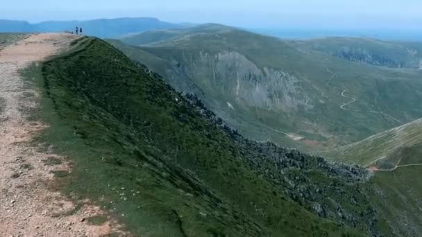 Englands Jeden Nejoblíbenějších Procházek Helvellyn Přes Okraj Vířivky Chodník Hrany — Stock video