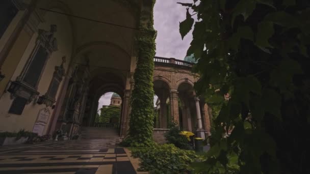 Zagreb Kroatië Augustus 2017 Mirogoj Kerkhof Veel Duimen Met Kerk — Stockvideo