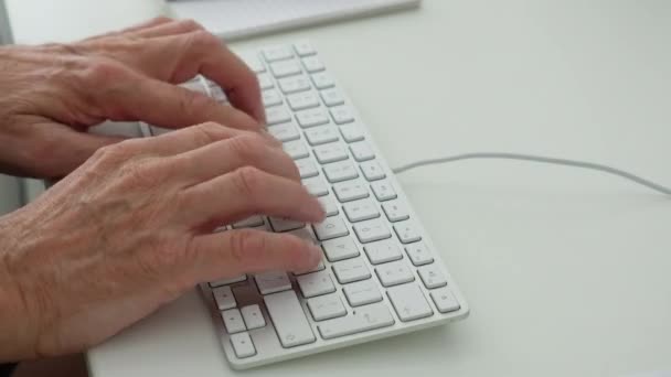 Primer Plano Escribiendo Teclado — Vídeos de Stock