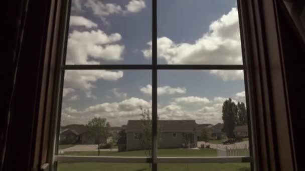 Dolly Time Lapse Yatak Odası Penceresinden Dışarı Bakıyor — Stok video
