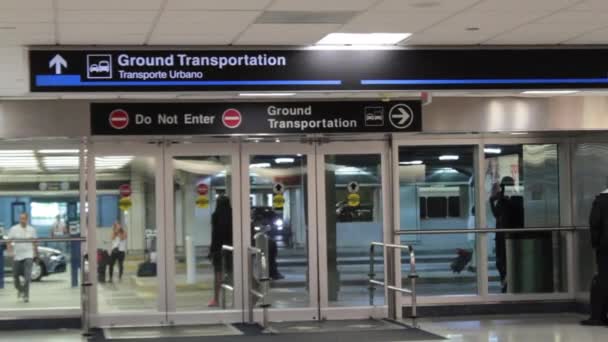 Havaalanında Yer Taşıma Bölümü — Stok video