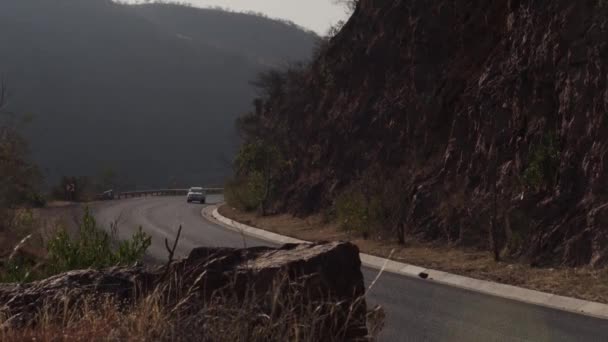南アフリカの高速道路を走行する車 — ストック動画