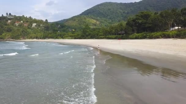 Perseguição Aérea Derrubou Uma Praia Tropical Vazia Seculded Que Streches — Vídeo de Stock