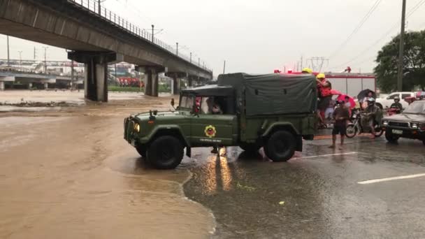 Rescue Team Prepares Drive Floodwaters — ストック動画