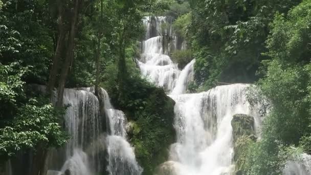 Strzał Wodospadu Kuang Luang Prabang Laos — Wideo stockowe