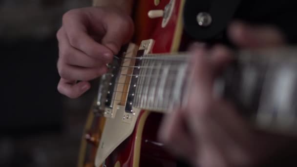 Muted Strummen Lage Snaar Van Een Les Paul Stijl Gitaar — Stockvideo